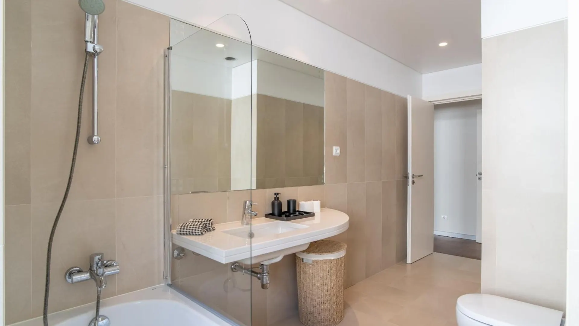 Movenpick Apartment فونشال 0*,  البرتغال
